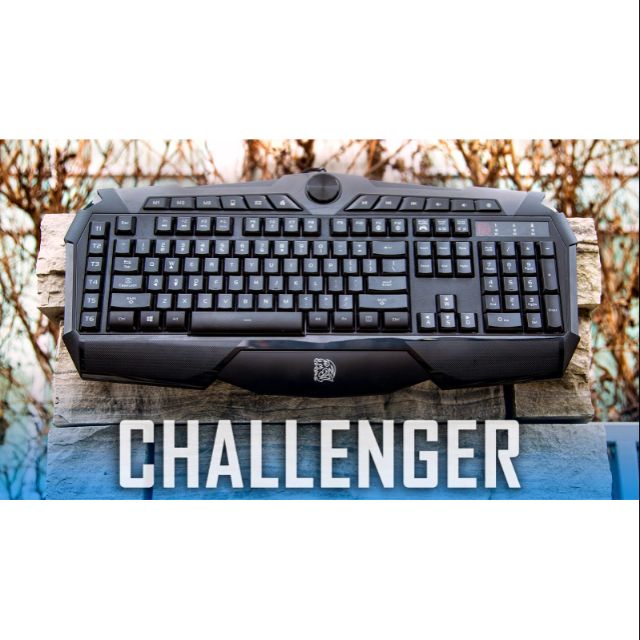 [二手]Tt 曜越 挑戰者 三色炫光電競鍵盤 Tt challenger Prime 台北捷運可面交 盒子有保留