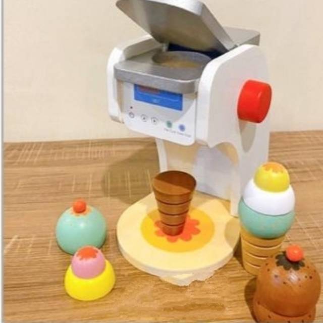 木製冰淇淋製造商的兒童玩具