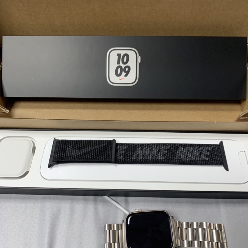 優質二手Apple Watch Nike Series 7 (GPS) 45 公釐星光色鋁金屬錶殼 Nike運動型錶環