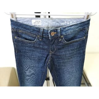 GAP美型窄管刷白低腰牛仔褲24"