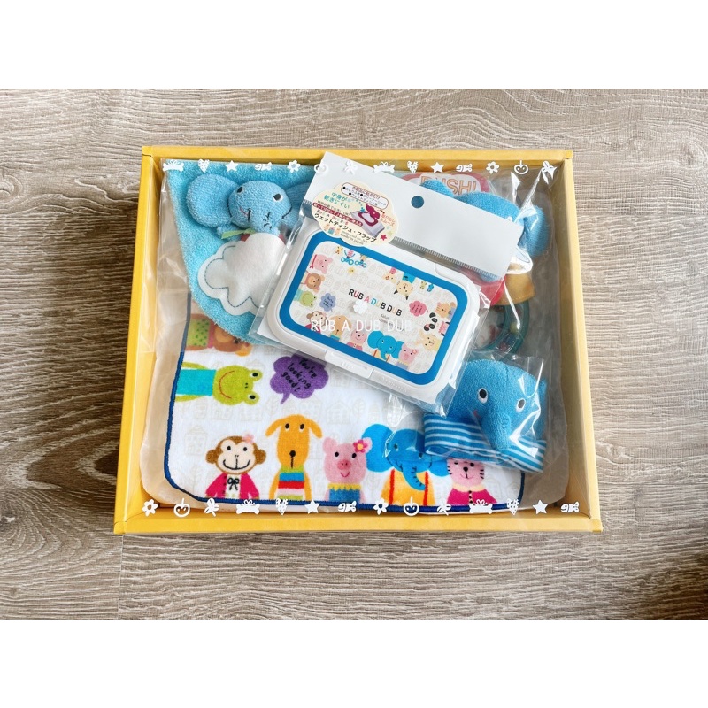 日本製大象禮盒 口水巾 濕紙巾 奶嘴鏈 玩具*2