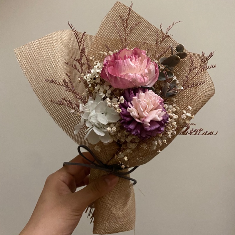 Queeny Kimi 母親節花束康乃馨乾燥花材料包滿天星永生花花束婚禮居家裝飾拍攝乾燥花材乾燥花束 蝦皮購物