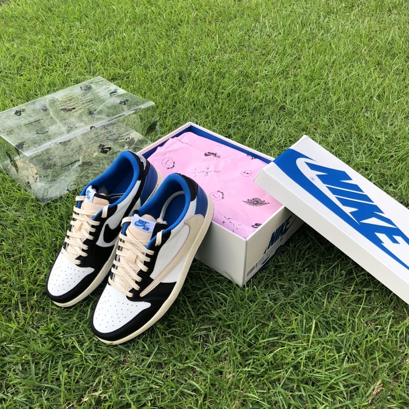 現貨 全新 Fragment x Travis Scott x Jordan 1 Low 閃電倒勾