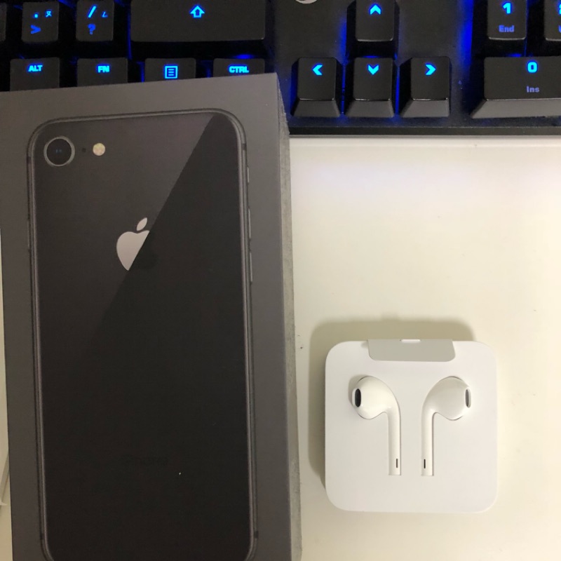iPhone 8 附的Ear pods 全新蘋果耳機