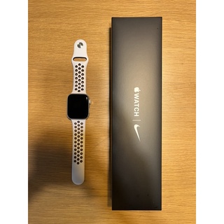 Apple Watch 4 NIKE 44mm 白色運動錶帶 (9.5成極新）