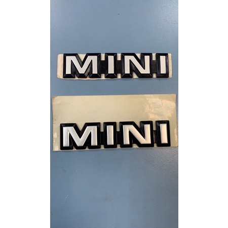 2.3x9cm Mini Austin 車身 emblem