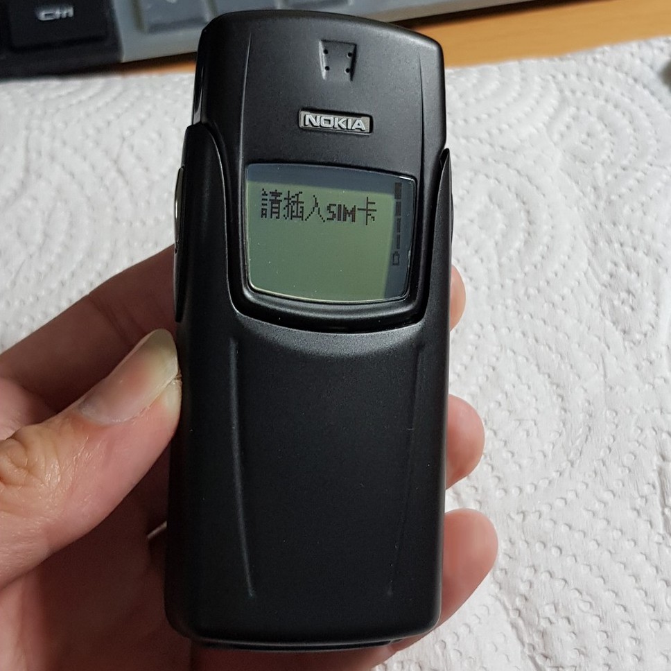 出清經典收藏 Nokia 8910  黑色   經典  自動滑蓋  更換原廠電池   2G手機  功能正常