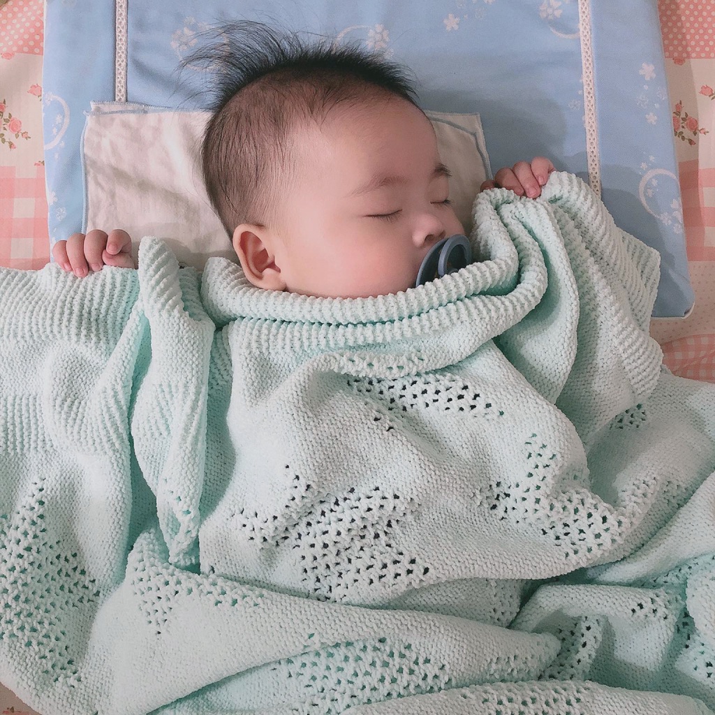 Mamamia孕婦裝 極親膚嬰幼兒洞洞毯 嬰兒被 蓋毯 空調毯 包巾 冷氣毯 嬰兒毯 M~L [F518]