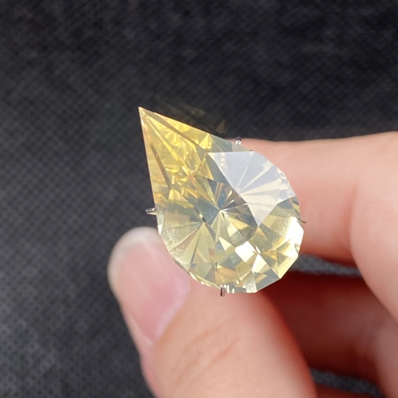 【豐哥瘋寶石】天然黃水晶寶石13.96ct 水滴花式切割  天然黃水晶 財富寶石 聚財 生財 收藏級 設計師寶石切磨設計