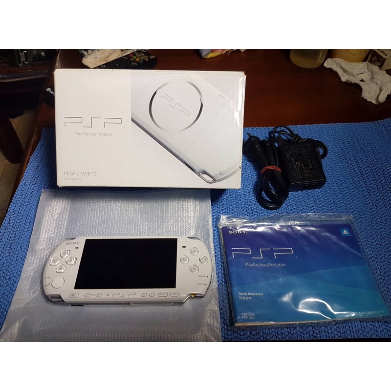 Sony PSP 3007pw 珍珠白 九成新 全配 （已預訂）