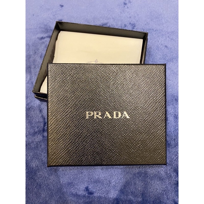 Prada正版皮革紋短夾盒(內裝完整）