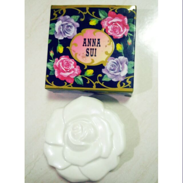 ANNA SUI 魔幻光透瓷娃娃白色粉花瓣餅盒+紫色粉撲+ 全新 特價:299元