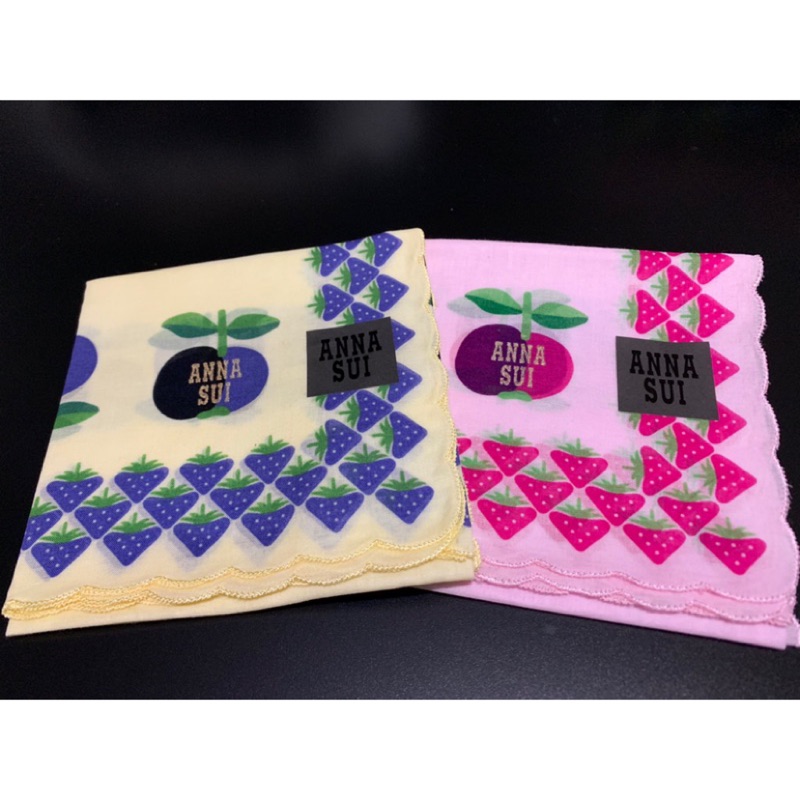 ╭☆°水水私貨舖☆°╮【ANNA SUI】全新真品 草莓系列 領巾 / 手帕~新品