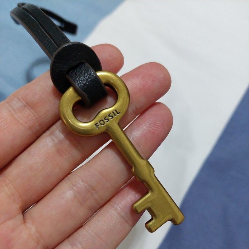 FOSSIL🎉鑰匙造型真皮吊飾