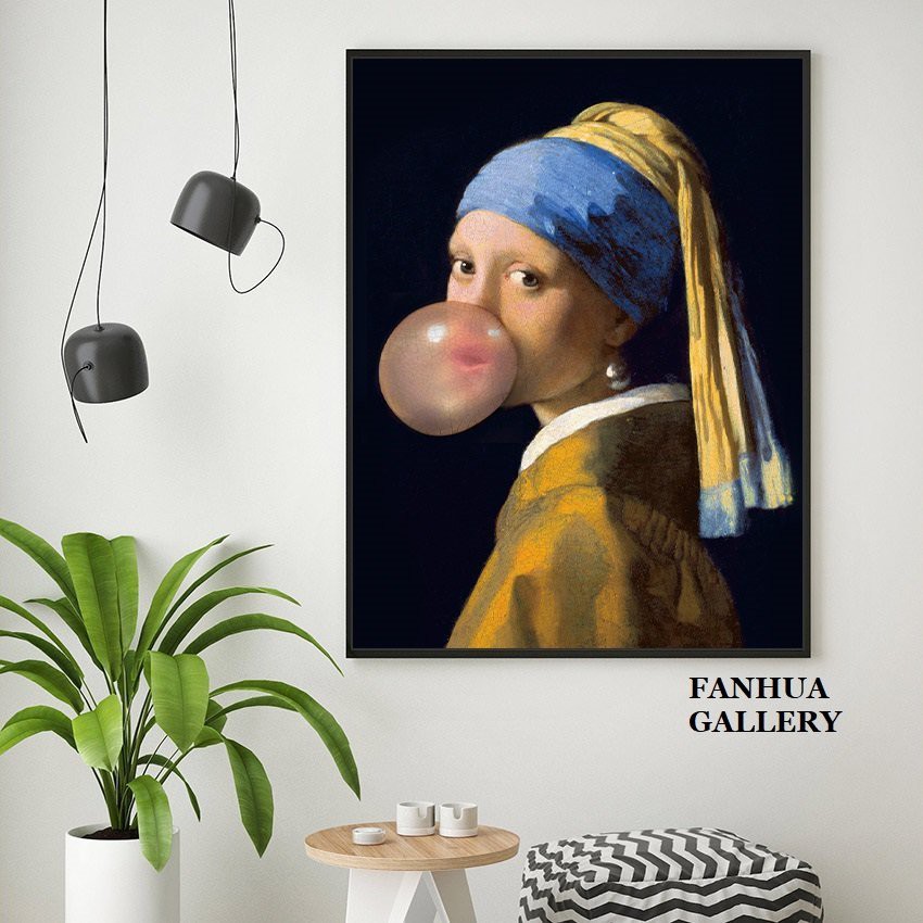 C - R - A - Z - Y - T - O - W - N　戴珍珠耳環的少女吹泡泡掛畫現代家居店面禮品房間臥室