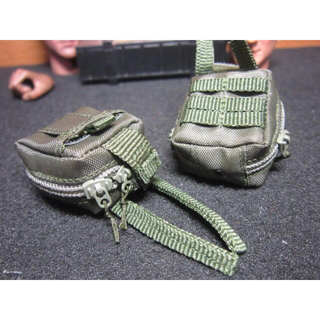 AJ6特戰部門 ES陸軍特戰1/6軍綠雙拉鍊裝備袋一個 mini模型