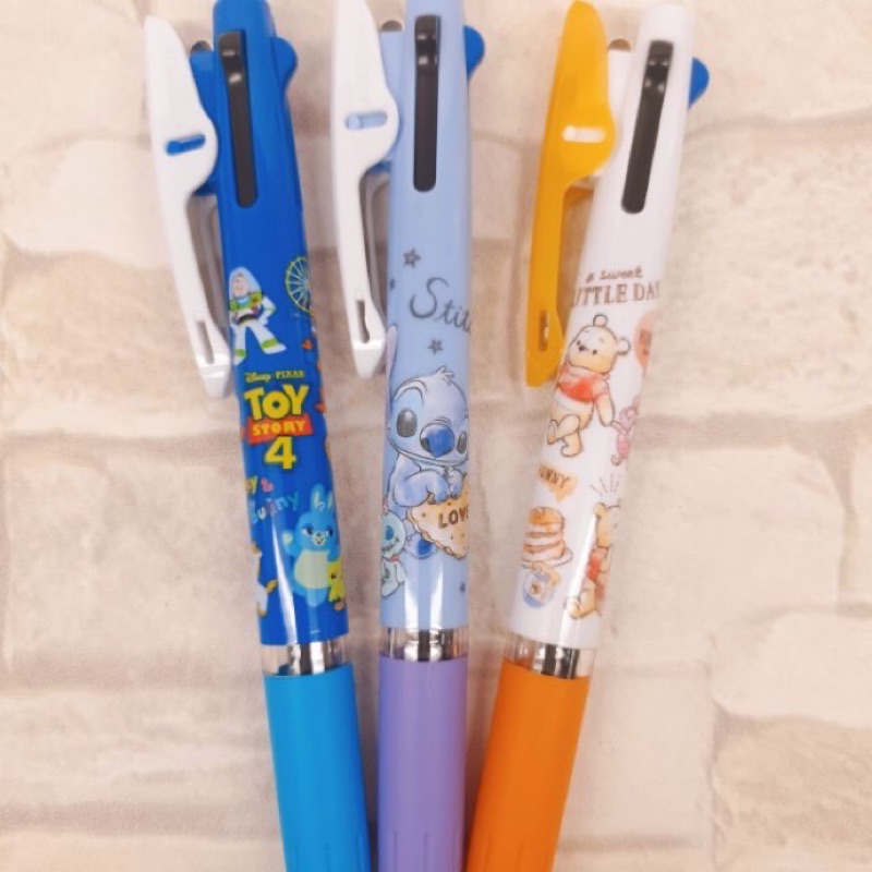 微星小舖 日本製uni Jetstream 三色原子筆三色溜溜筆溜溜筆0 5mm 玩具總動員史迪奇維尼 蝦皮購物