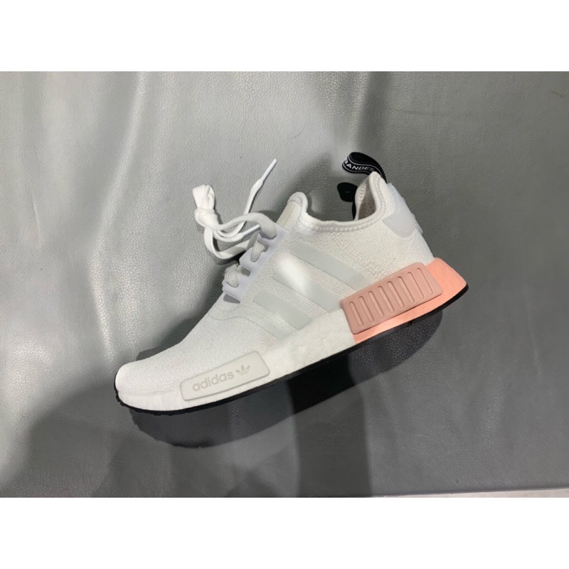  ADIDAS ORIGINALS NMD_R1 BOOST 白粉 編織 襪套 男女 EE5109