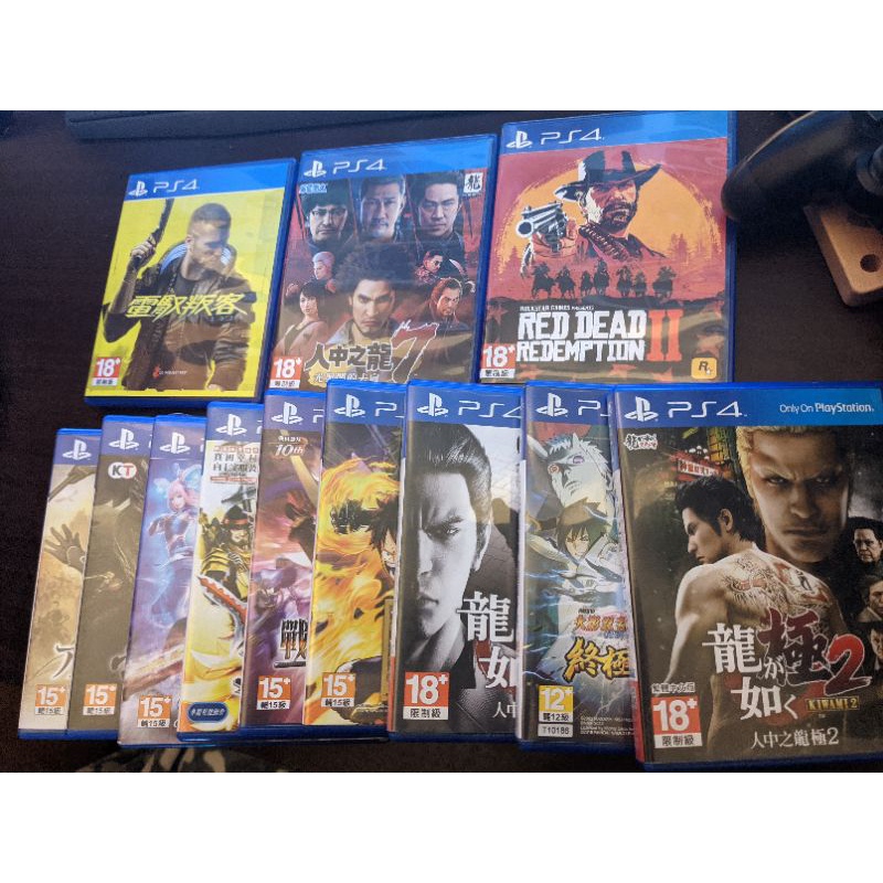 多款二手PS4遊戲出售。人中之龍、碧血狂殺、火影忍者、無雙、海賊無雙、電駁判客等