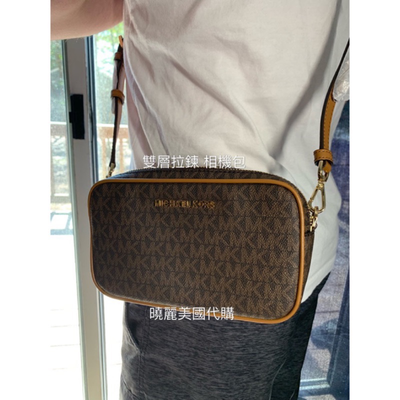 全新正品Michael Kors MK 滿版logo 彩虹背帶 黑色 雙層 拉鍊 相機包 斜背包 側背包 手拿包 斜跨包