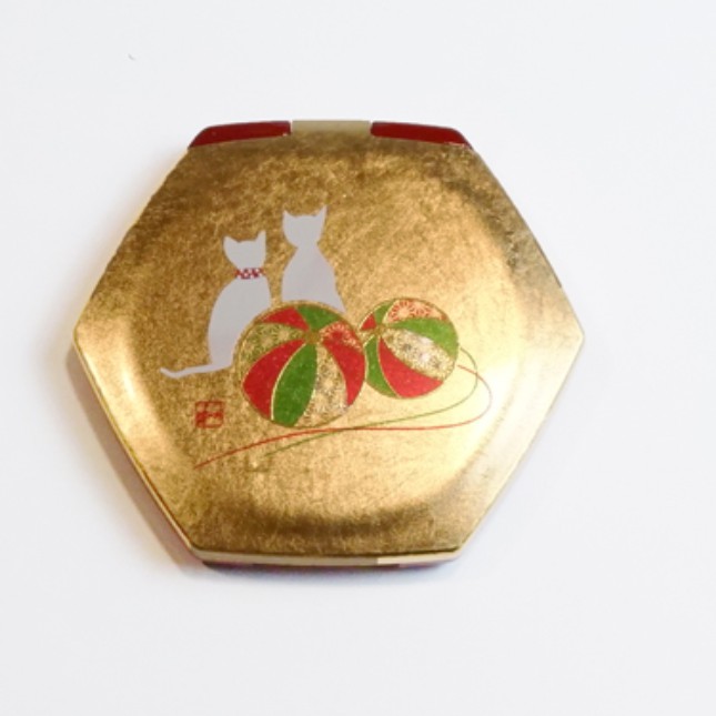 日本 金箔漆器 可愛 依偎小白貓 手鏡（六角）