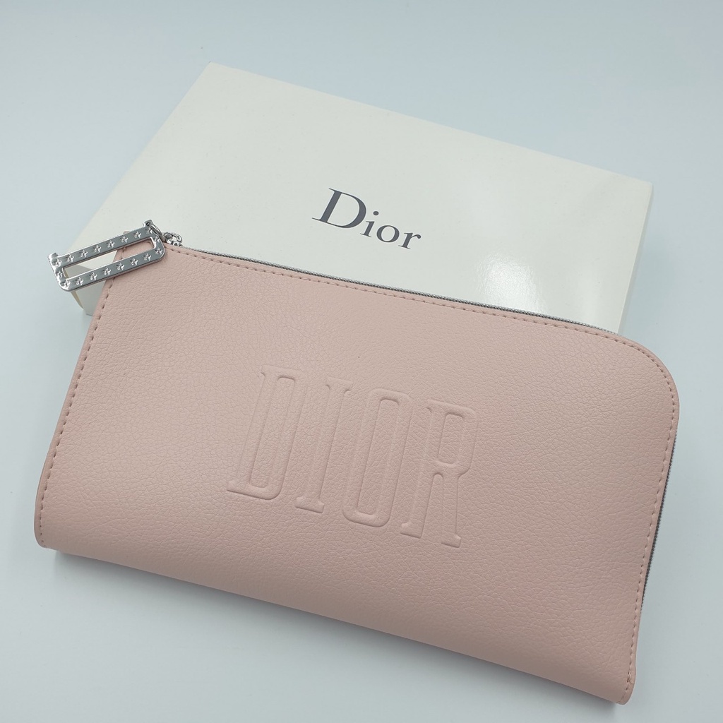 全新附盒 Dior 迪奧 CD 隨身裸粉美妝包。隨身化妝包。手拿包。捷運七張站可面交! (來源:百貨專櫃滿額贈)