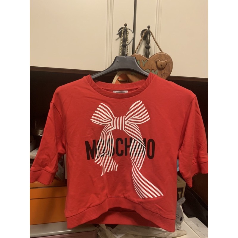 Moschino蝴蝶結圖案，紅通通短袖衛衣