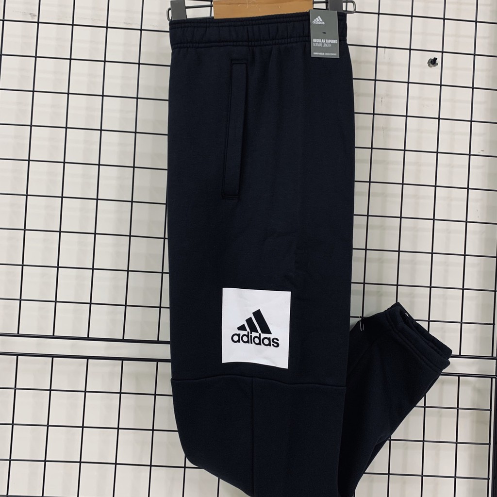 零碼商品大特賣！ADIDAS LOGO 愛迪達 黑白 方框 棉褲 運動 長褲 縮口褲 BP5440