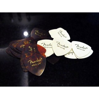 ☆ 唐尼樂器︵☆ Fender 大三角 Medium 烏克麗麗/木吉他/電吉他/電貝斯 Bass PICK 彈片