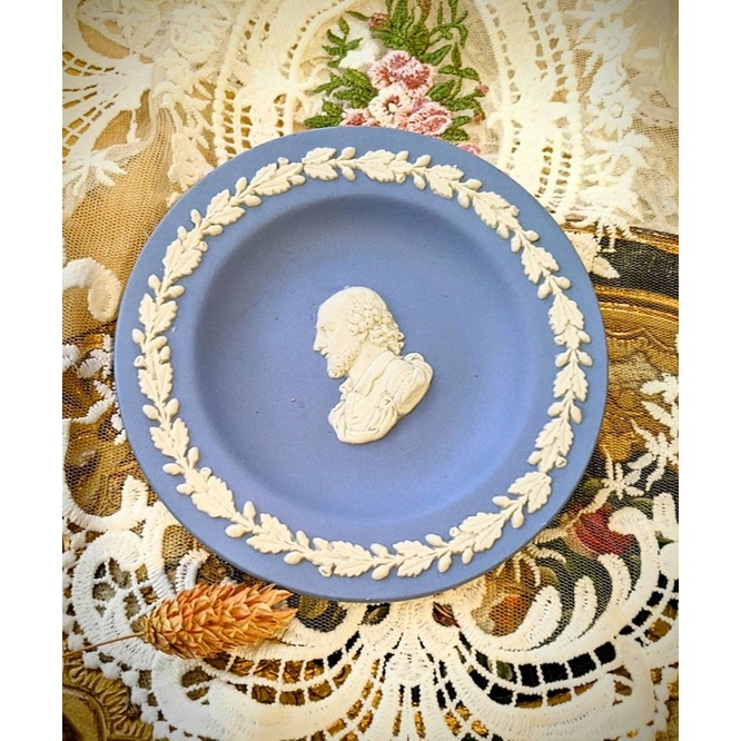 WEDGWOOD 英國瓷器藍色浮雕小圓盤