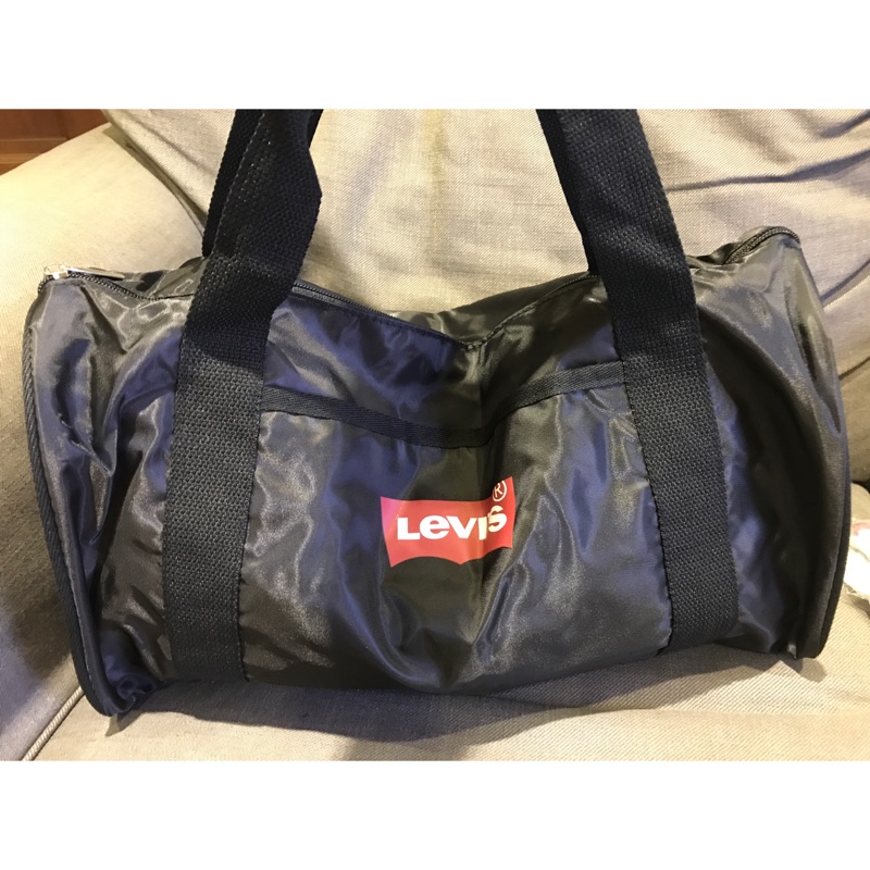 Levi's運動風圓筒包