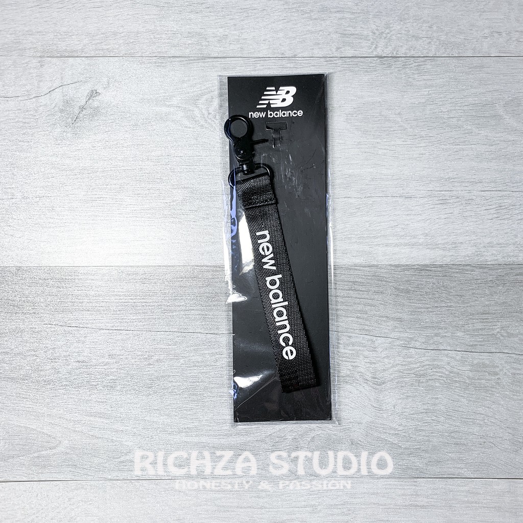 【RICHZA STUDIO】現貨 New Balance 紐巴倫 黑色 LOGO 字體鑰匙圈