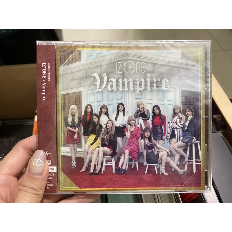 IZ*ONE 日本3rdシングル「Vampire」WIZ*ONE盤CDBOX Vampire (Single) | IZ*ONE Wiki | Fandom