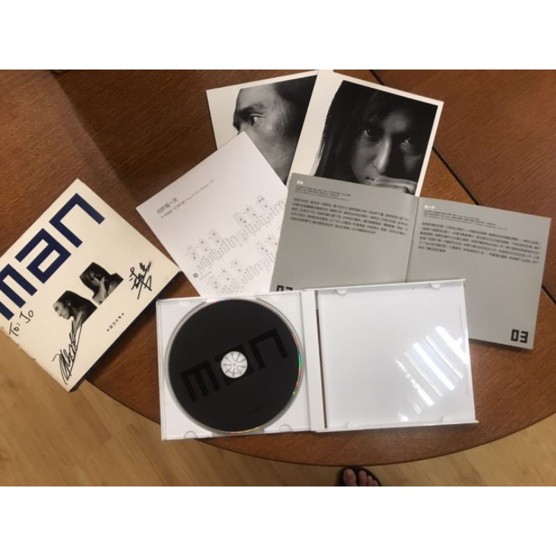 瑕疵 2002年動力火車 man專輯紙盒版 有簽名 顏志琳尤秋興 華研國際音樂發行
