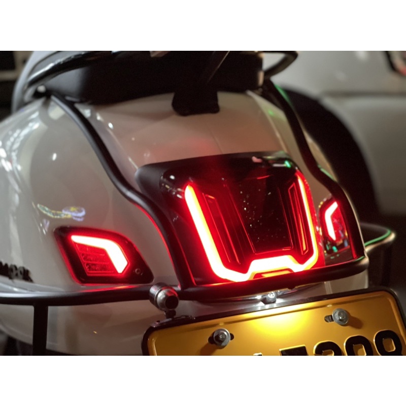VOS偉士狗肉車坊-Vespa GTS GTV Zelioni  LED方向燈 尾燈