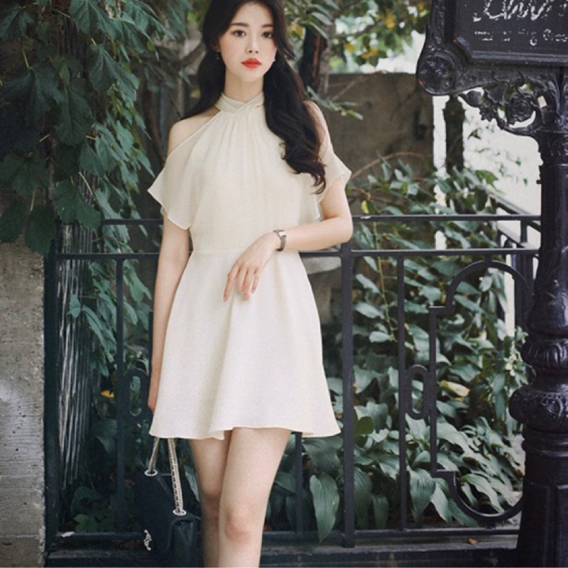 韓國小香風掛脖露肩白色洋裝 露肩洋裝 婚禮洋裝 小禮服 約會洋裝 掛脖洋裝 派對 聚會 情人節 度假洋裝 性感洋裝 蝦皮購物