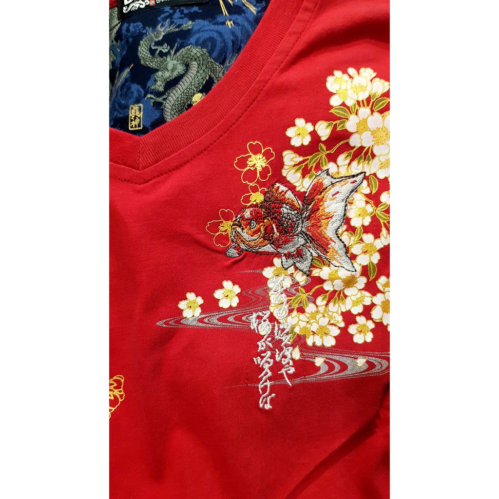 【帥哥王】全新墨達人【BIG TRAIN】金魚 刺繡 櫻花 紅色短袖V領T恤M號原價1780出清只要980元