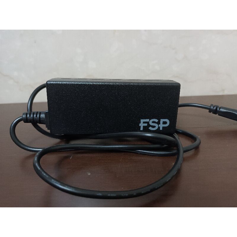 （二手）全漢FSP NB45 萬用筆電充電器（45w)