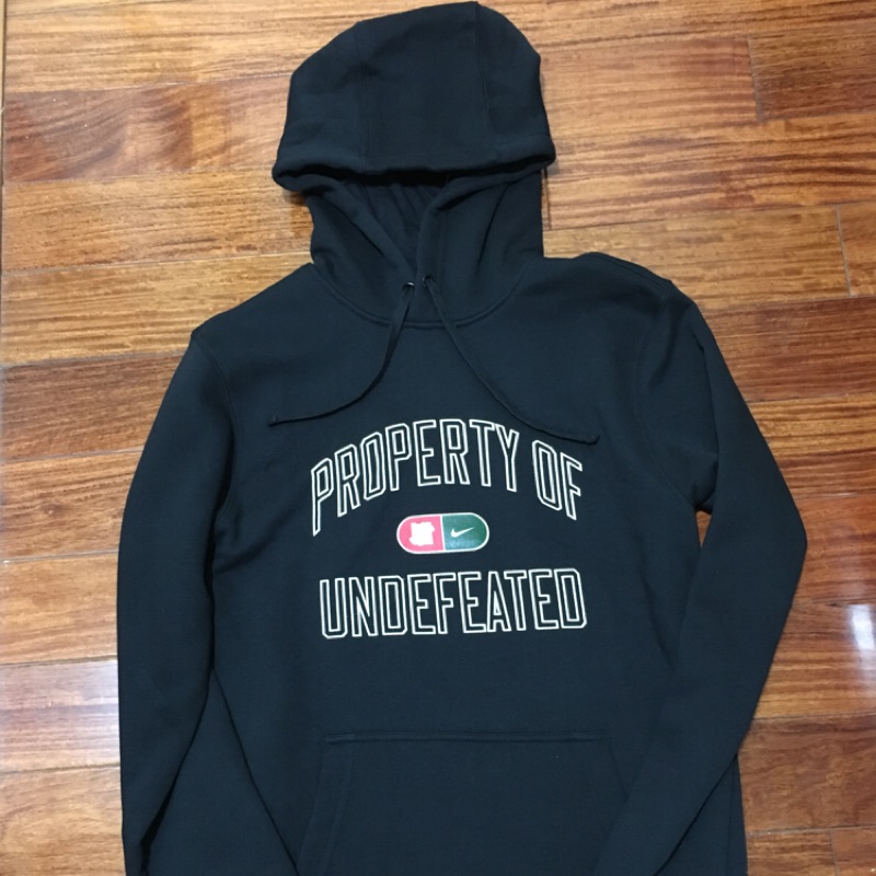 UNDEFEATED X NIKE 聯名帽T