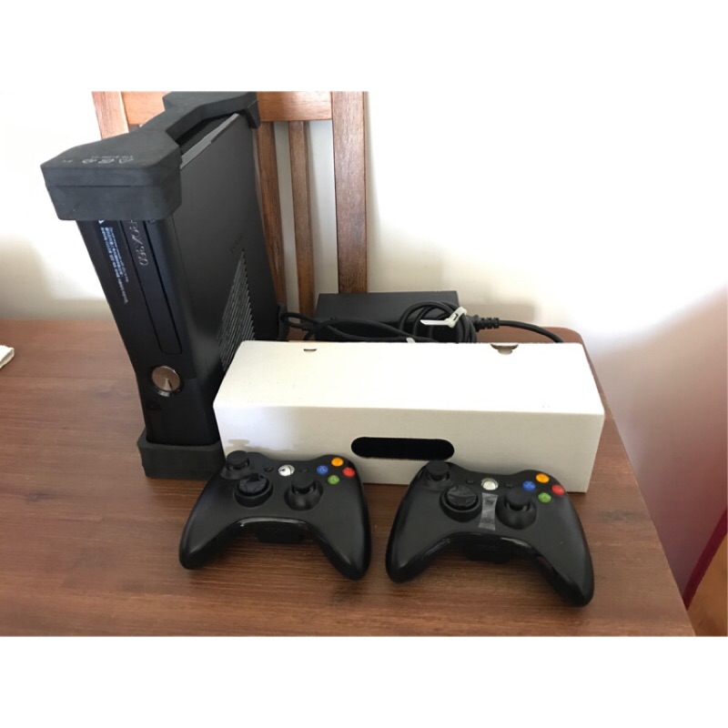 最後低價✨Xbox360 二手主機 +kinect一台+兩隻無線搖桿+電源供應線一條+AV端子線+19片遊戲片(不拆賣）