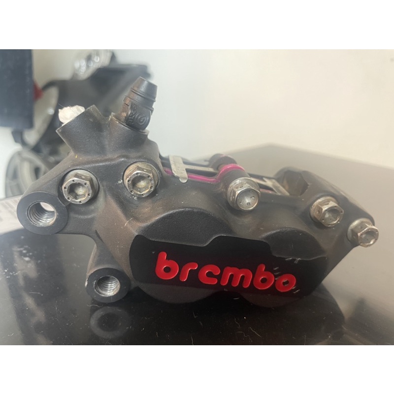 Brembo 左卡 黑底紅字