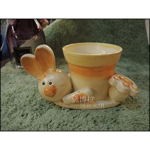 高雄．黛博拉家飾精品．鄉村陶瓷俏皮兔子抱花器花瓶容器器皿多肉植物盆庭院園藝造景擺飾