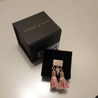 CHARLES ＆ KEITH 流蘇玫瑰金戒指