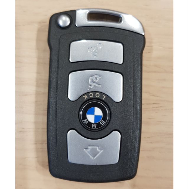 極新 BMW 7系列原廠遙控鑰匙，我只賣鑰匙本體收藏品，已經沒電了，請自行更換，或是其他問題請專業人士處理，感謝您