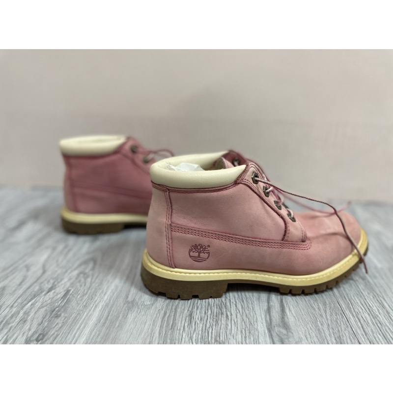 Timberland粉紅短靴