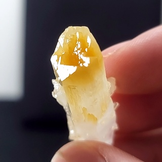 ．艾莉希亞寶石水晶．03 哥倫比亞芒果水晶 Mango Quartz 芒果水晶簇 側芽水晶