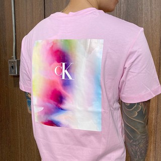 美國百分百【全新真品】Calvin Klein 短袖 T恤 CK T-shirt 印圖短T 彩虹logo 粉紅 BG29