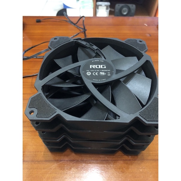 ASUS華碩 ROG Strix Helios 附的機殼風扇14cm *4