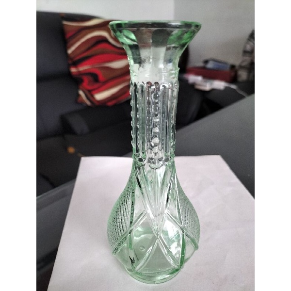 早期收藏手工吹製綠色玻璃小花瓶