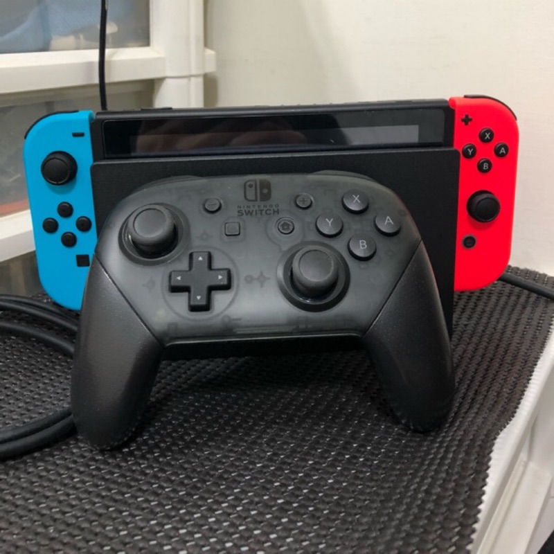 二手 近全新 公司貨 無刮傷 Nintendo Switch 主機 + 原廠 PRO 手把 NS (完整盒裝) 附發票